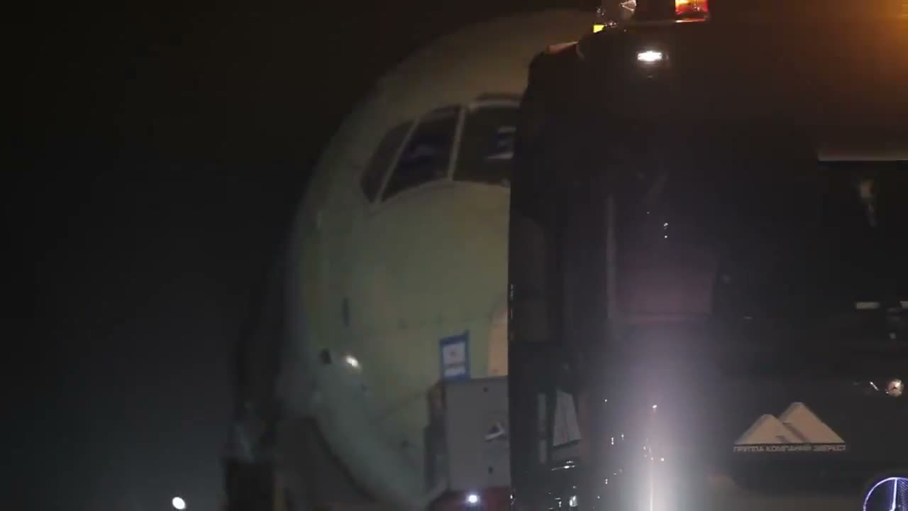Перевозка фюзеляжа и крыльев самолёта Суперджет-100 из аэропорта Жуковский в ЦАГИ
