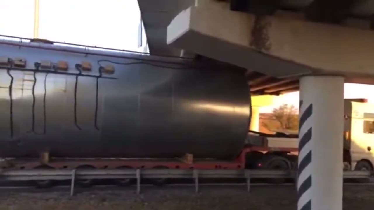 Негабаритный груз 12×5×5,45 м: работа машин сопровождения