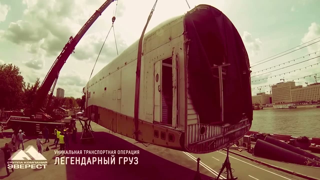 Перевозка железнодорожного вагона тралом по трассе